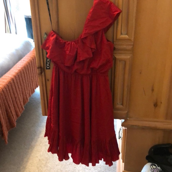 Red dress - Picture 4 of 4